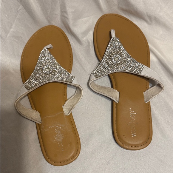 West Loop White and Tan Beaded Sandals Size 7/8 - Picture 1 of 4